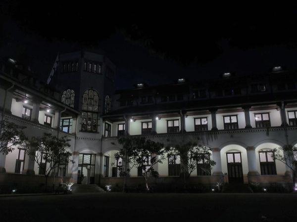 Koridor Lawang Sewu Semarang untuk aktivitas malam keluarga