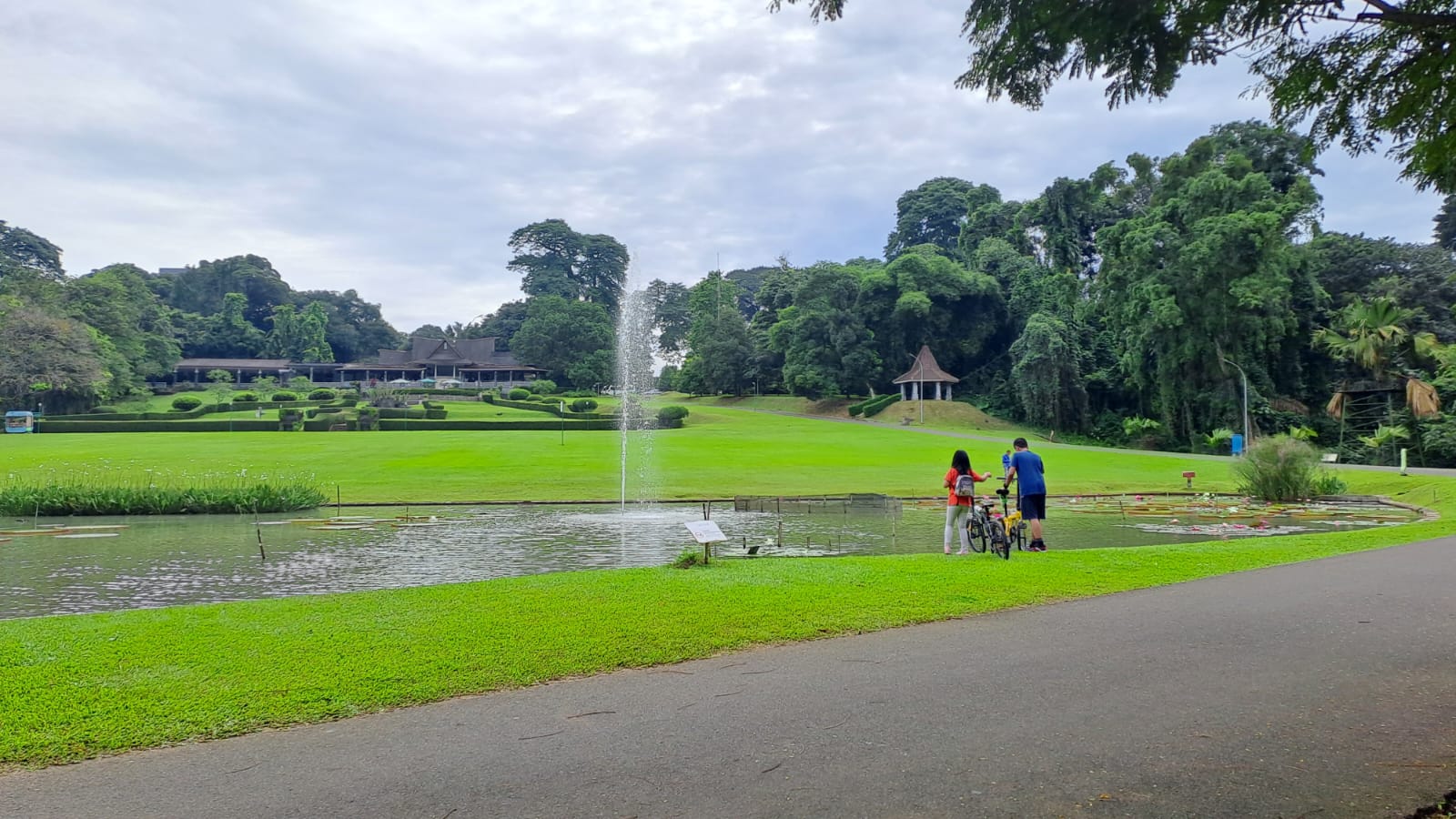 Wisata keluarga di area hijau Bogor