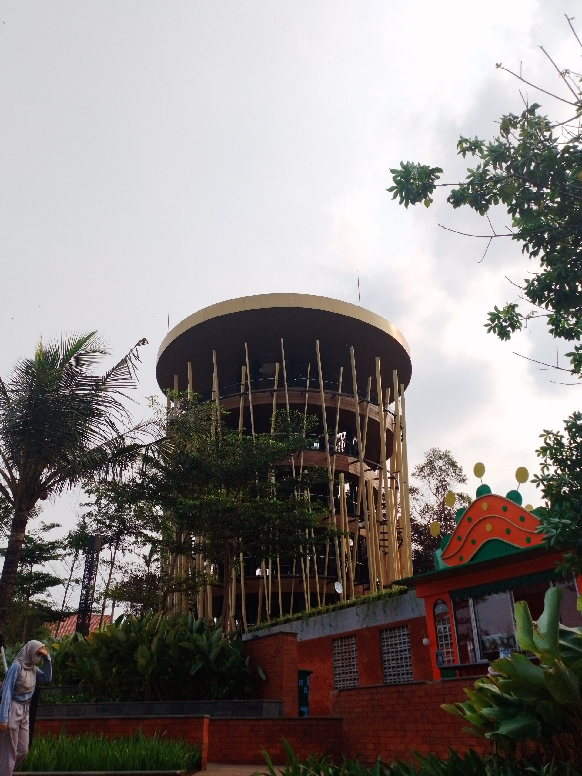 Menara pandang TMII untuk wisata edukasi keluarga
