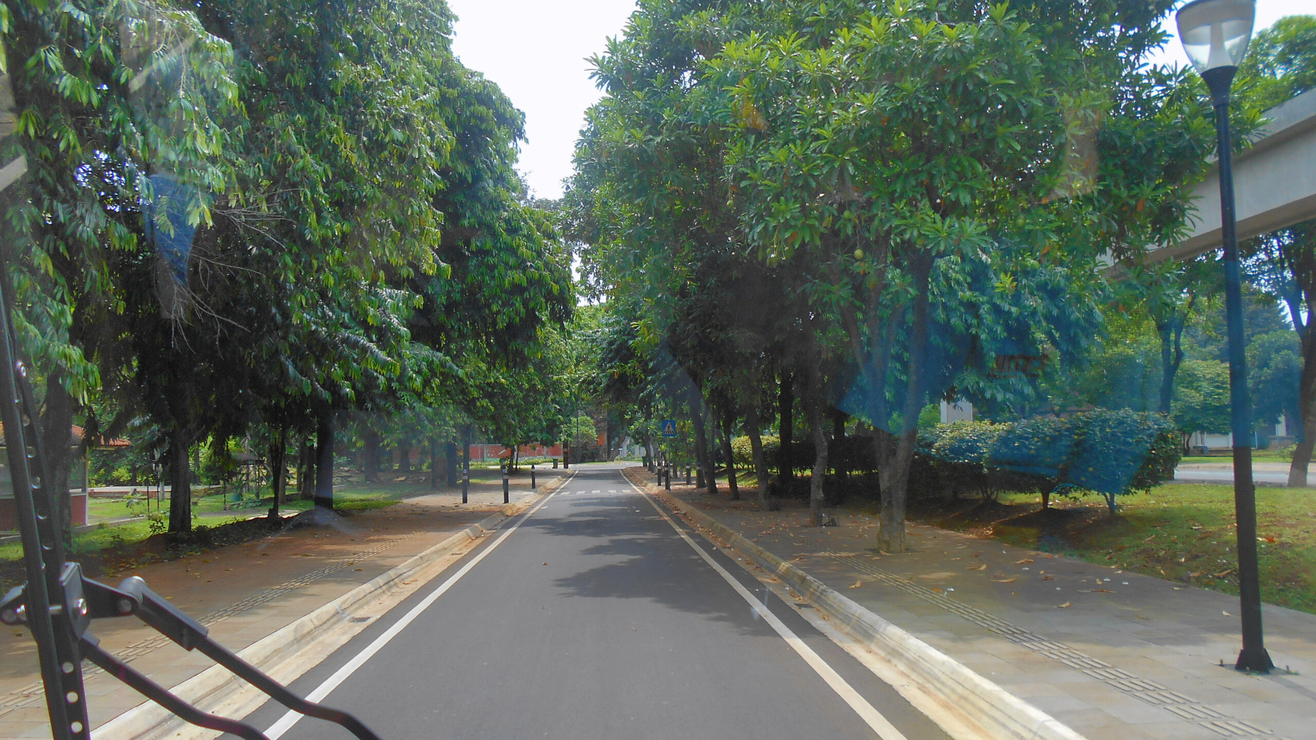 Jalur pedestrian TMII untuk keluarga