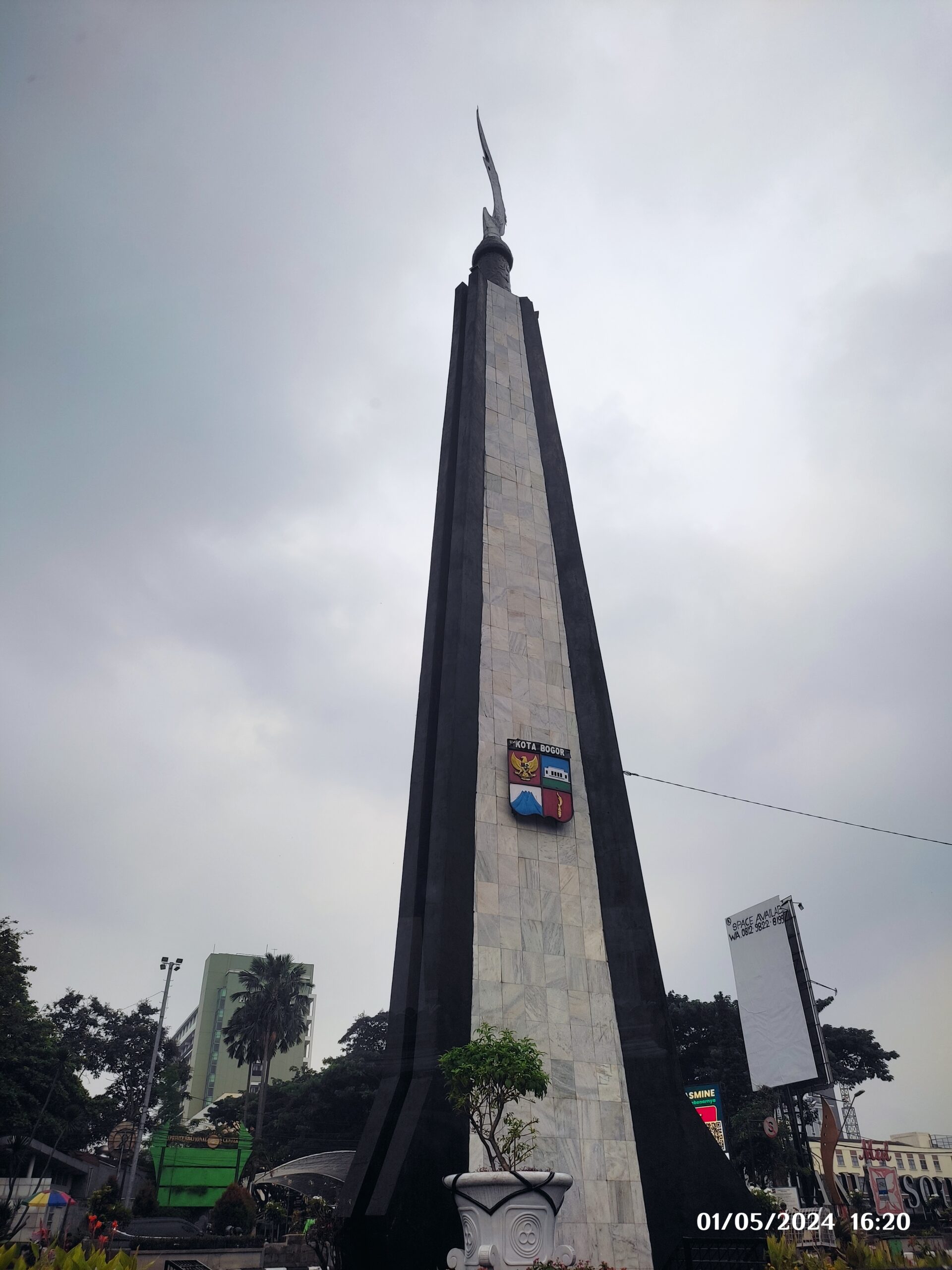 Tugu Kujang Bogor sebagai ikon kota untuk rute jalan santai keluarga