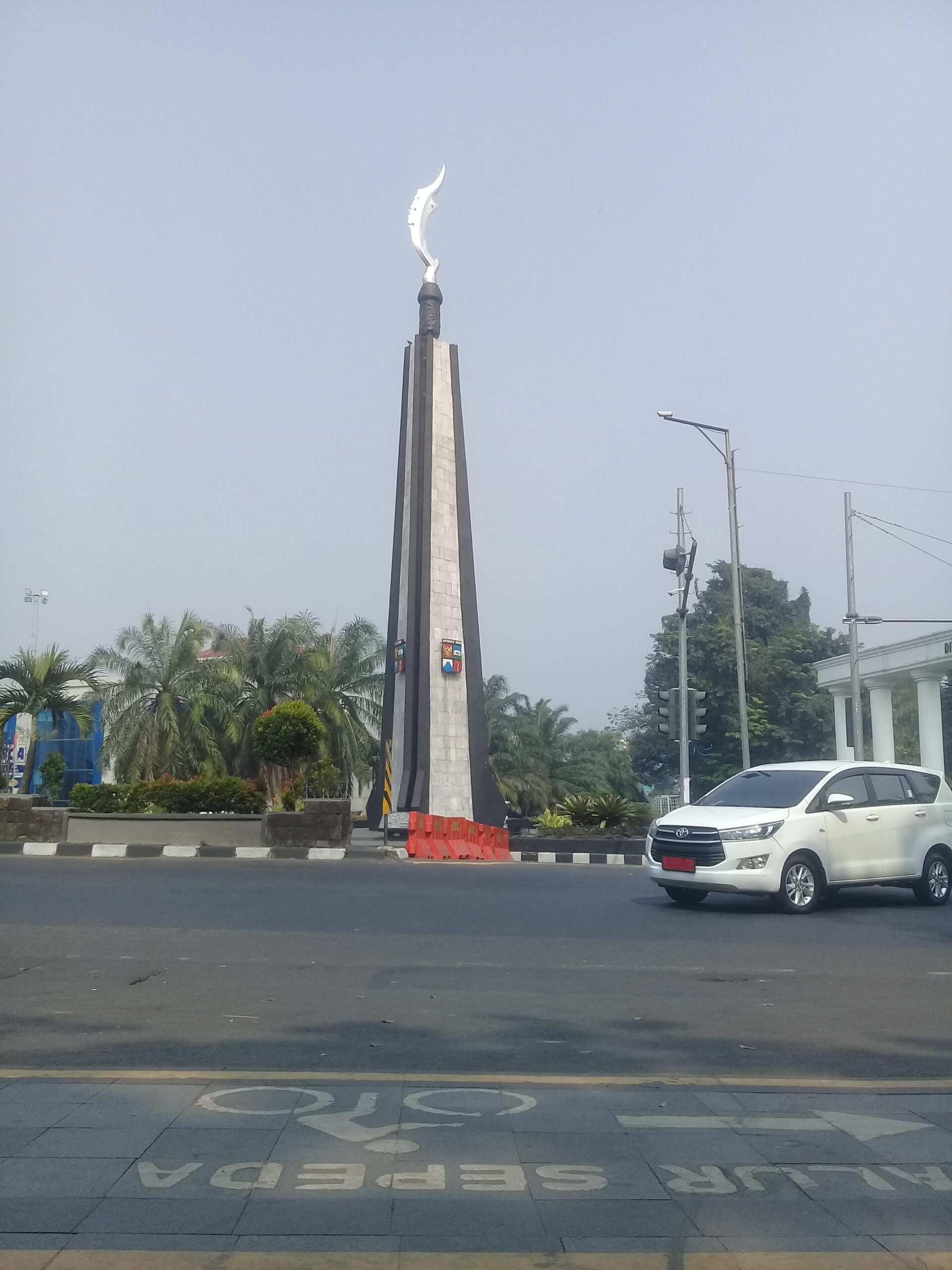 Tugu Kujang Bogor sebagai titik orientasi menuju Kebun Raya Bogor