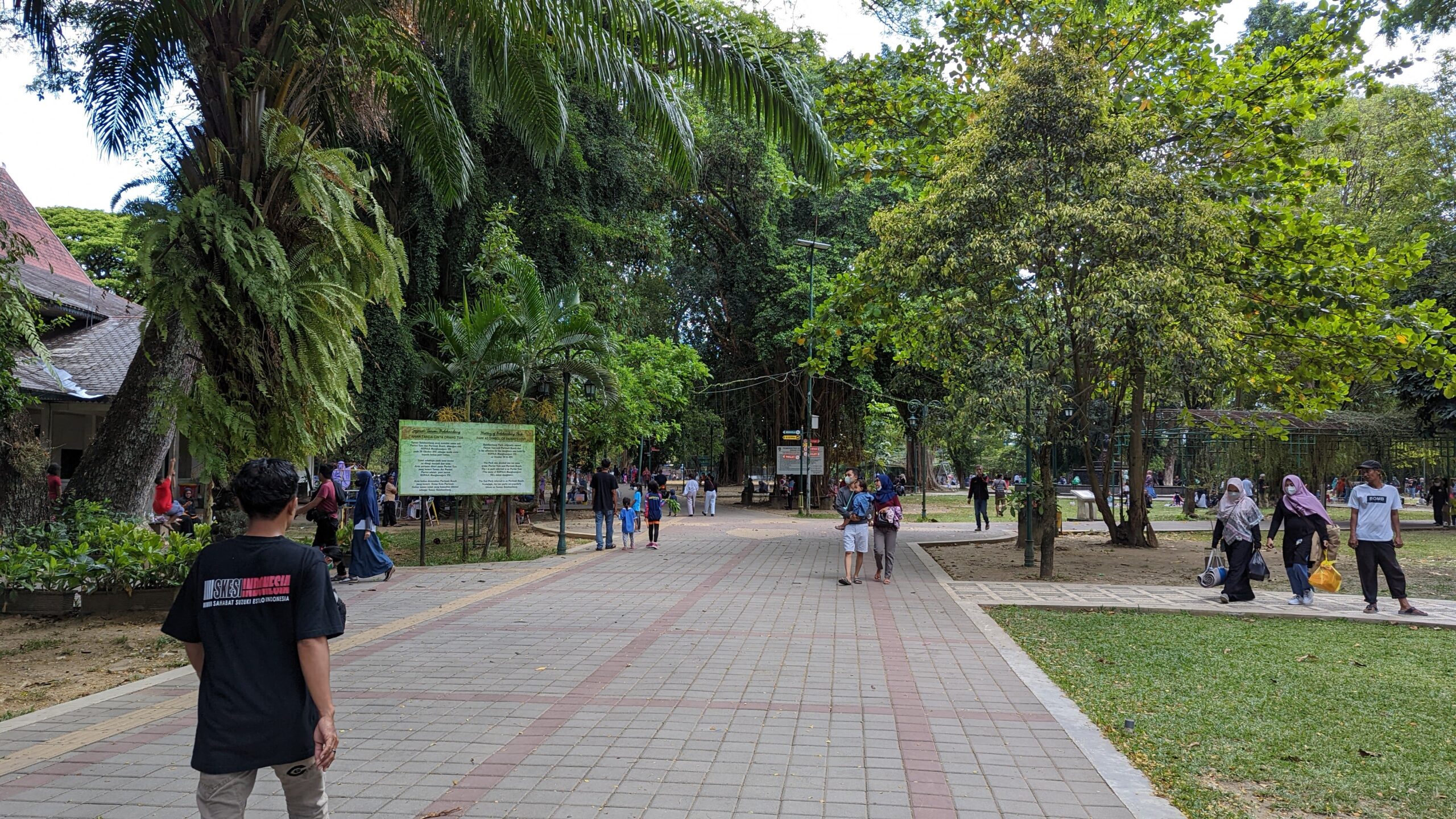 Area taman keluarga di Balekambang Solo