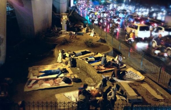 Area parkir Blok M malam hari untuk wisata keluarga