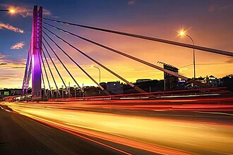 Suasana kawasan Braga Bandung pada malam hari