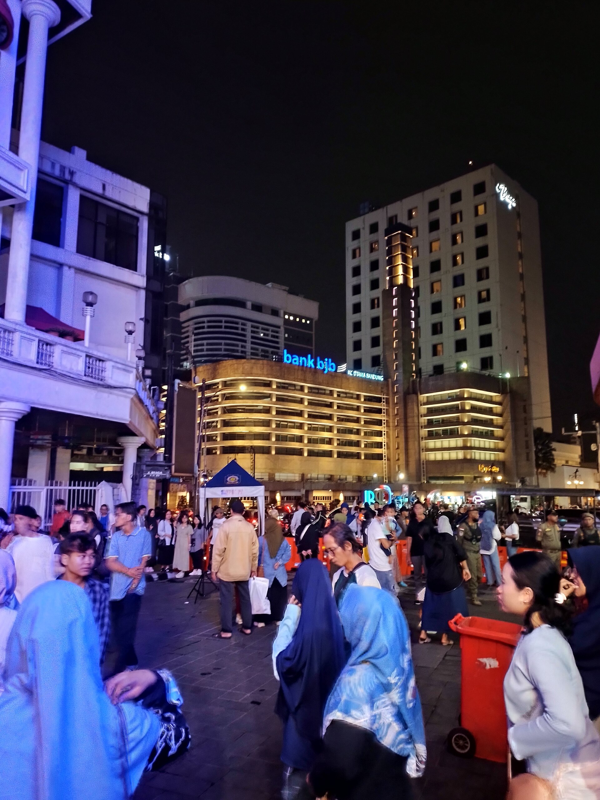 Suasana Jalan Braga Bandung sore hari