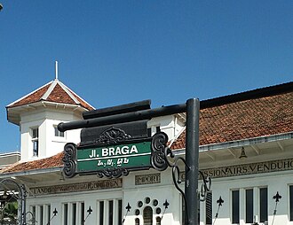 aktivitas keluarga di Braga Bandung