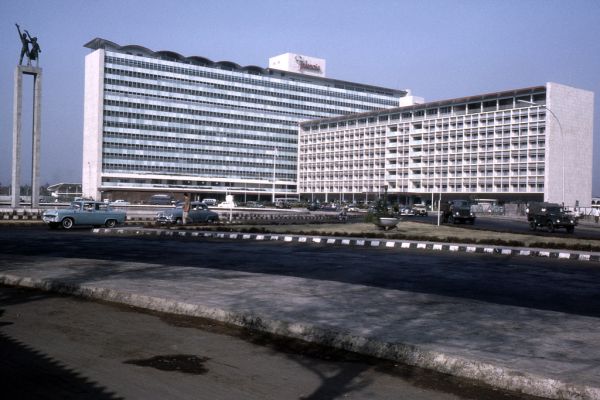 Pemandangan hotel di Jakarta untuk referensi staycation keluarga