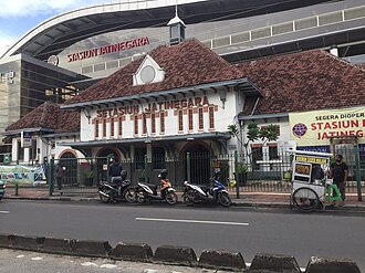 Parkir Dekat Stasiun Jatinegara: Titik Resmi, Tarif, dan Tips Aman buat Keluarga 1 Akses pejalan kaki sekitar Stasiun Jatinegara Jakarta Timur