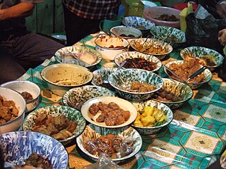 Sajian nasi jamblang untuk sarapan keluarga jalan Siliwangi Cirebon
