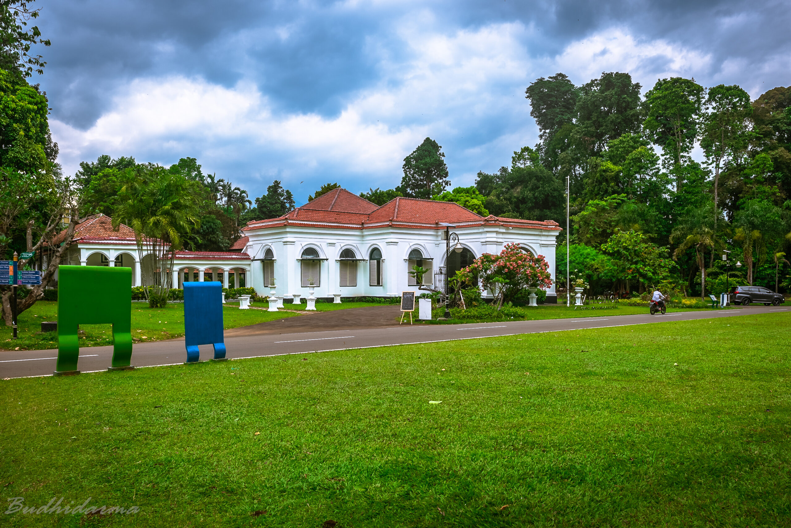 Suasana hijau Kebun Raya Bogor untuk wisata keluarga