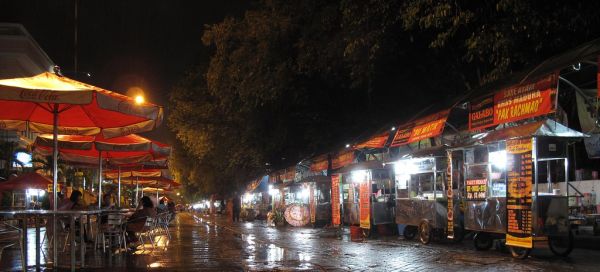 Kuliner Keluarga di Ngarsopuro Solo Malam Hari: Rute Jalan Kaki, Menu Ramah Anak, dan Estimasi Budget 1