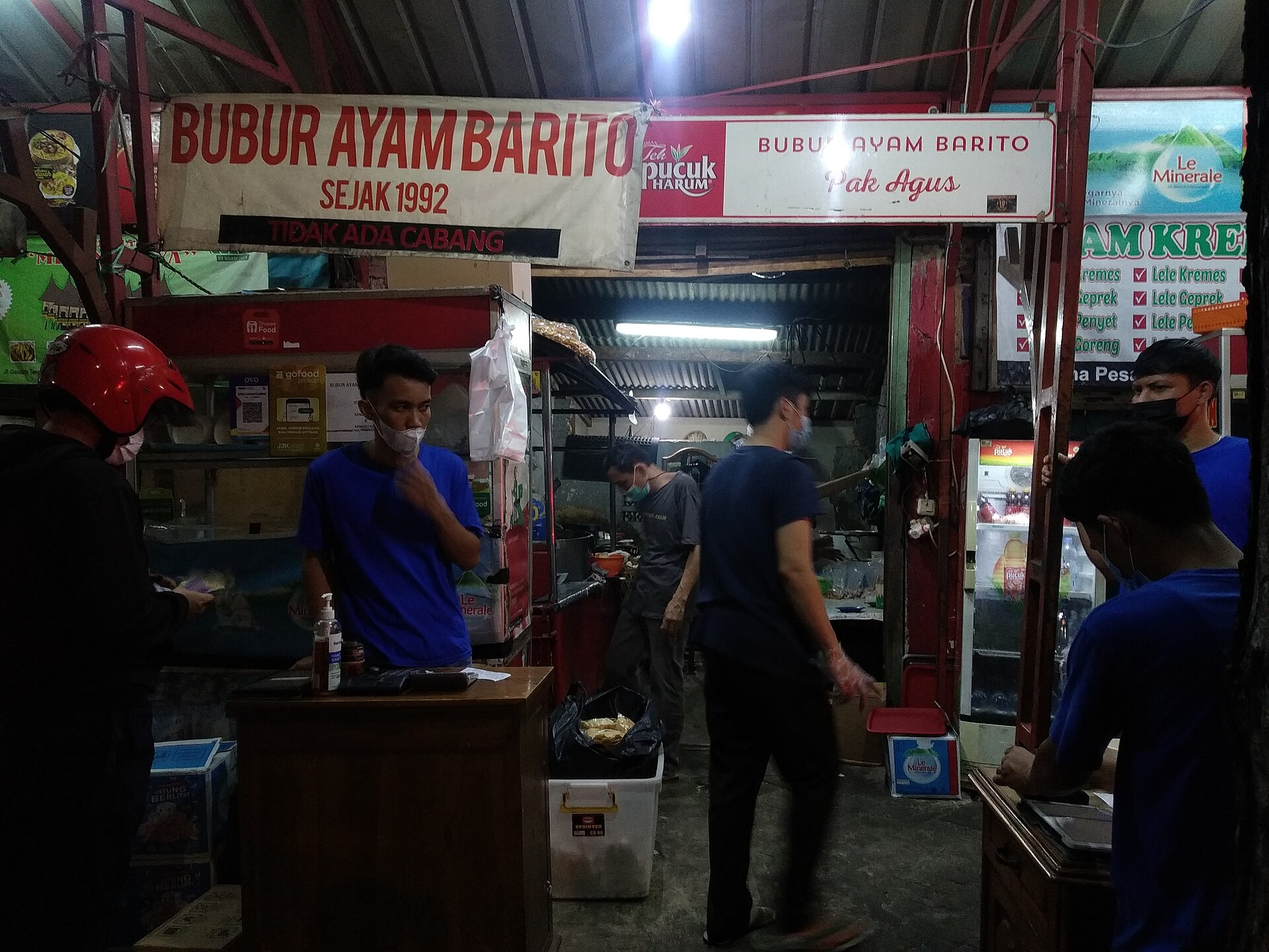 Menu bubur ayam untuk sarapan keluarga di Jakarta