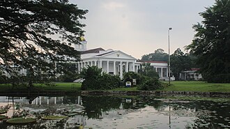 Aktivitas pagi keluarga di kawasan Sempur Bogor