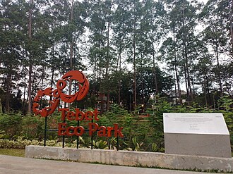 Area parkir di sekitar Tebet Eco Park Jakarta